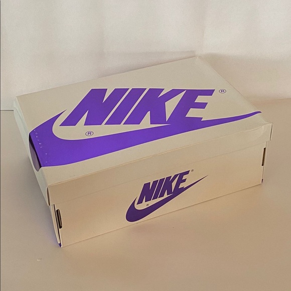 BRAND NEW WITH BOX - COURT PURPLE JORDAN 1 - Picture 4 of 4